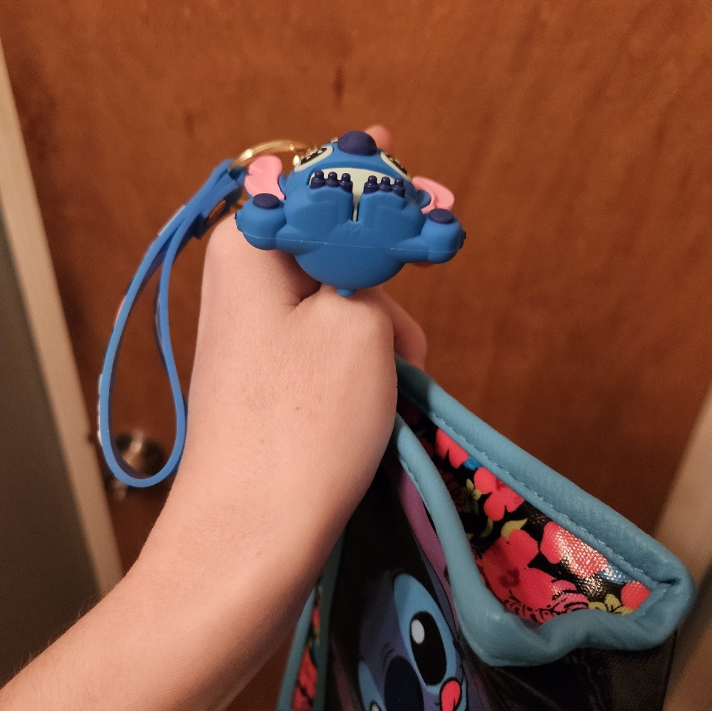 Disney Stitch Cosmetic Bag +  Bagcharm/Keychain - Picture 12 of 16
